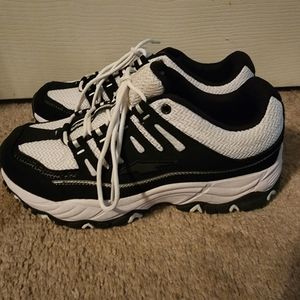 Avia memory foam tennis shoes size 9.5w